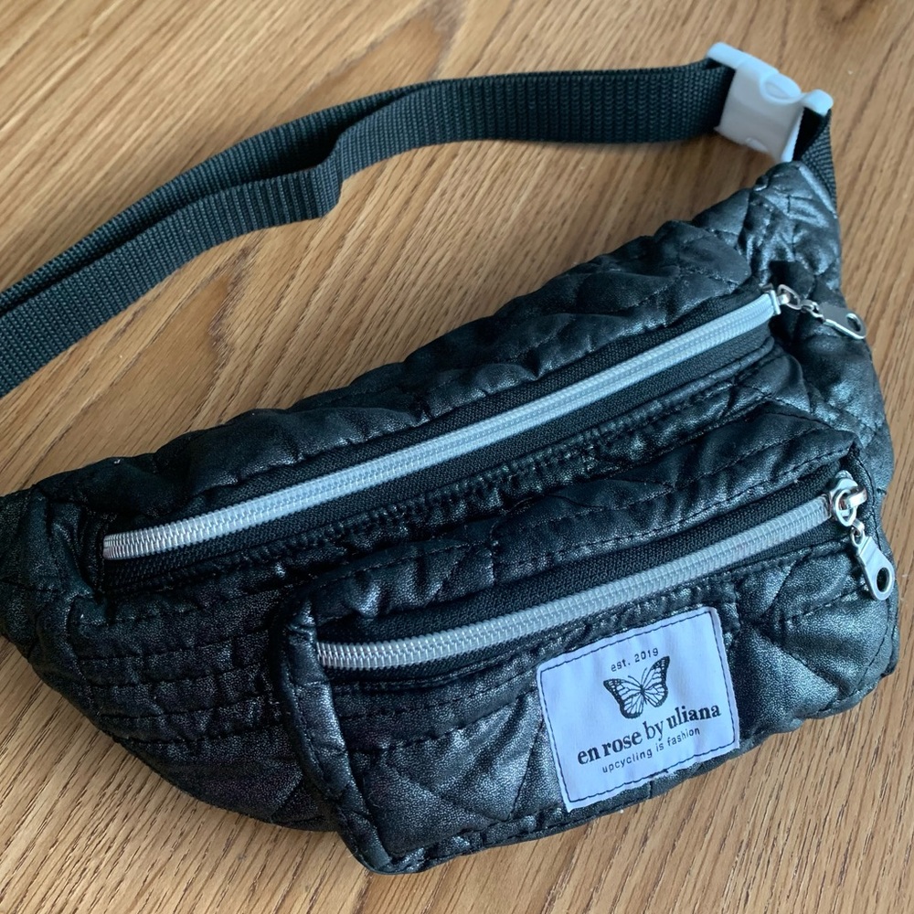 Gunmetal / black banana bag